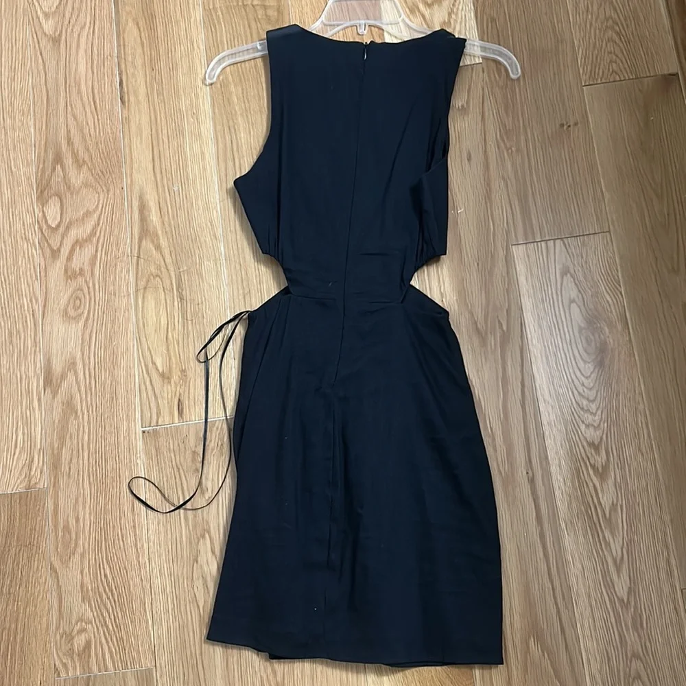 Open cut dress - Picture 4 of 4